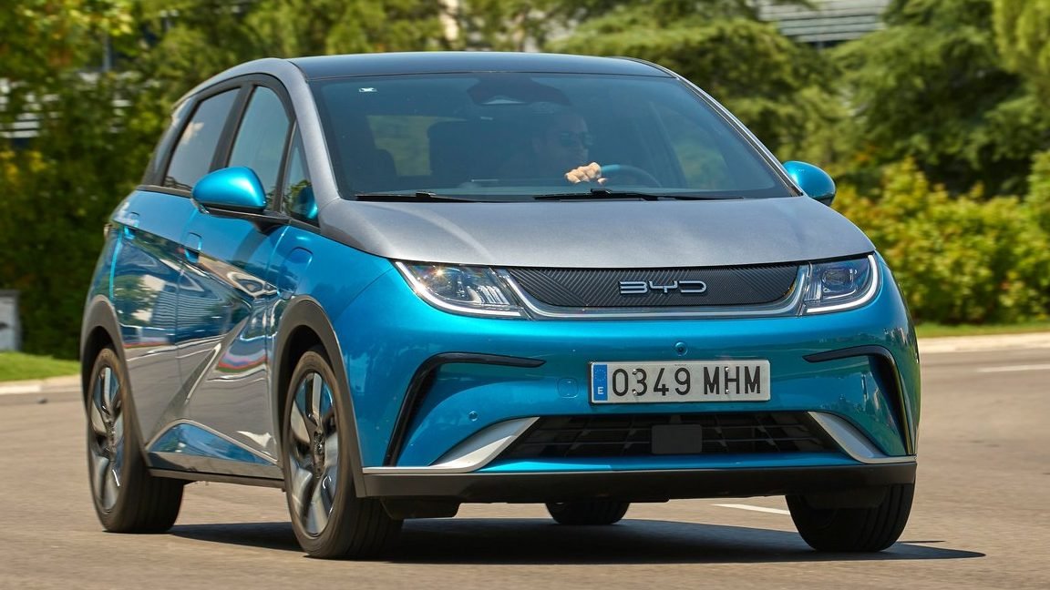 유럽 도심 질주 BYD 돌핀 실차