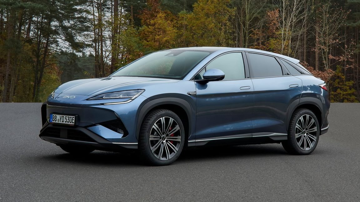 BYD 씨라이언 7 측면 프로파일과 2,930mm 휠베이스 디자인