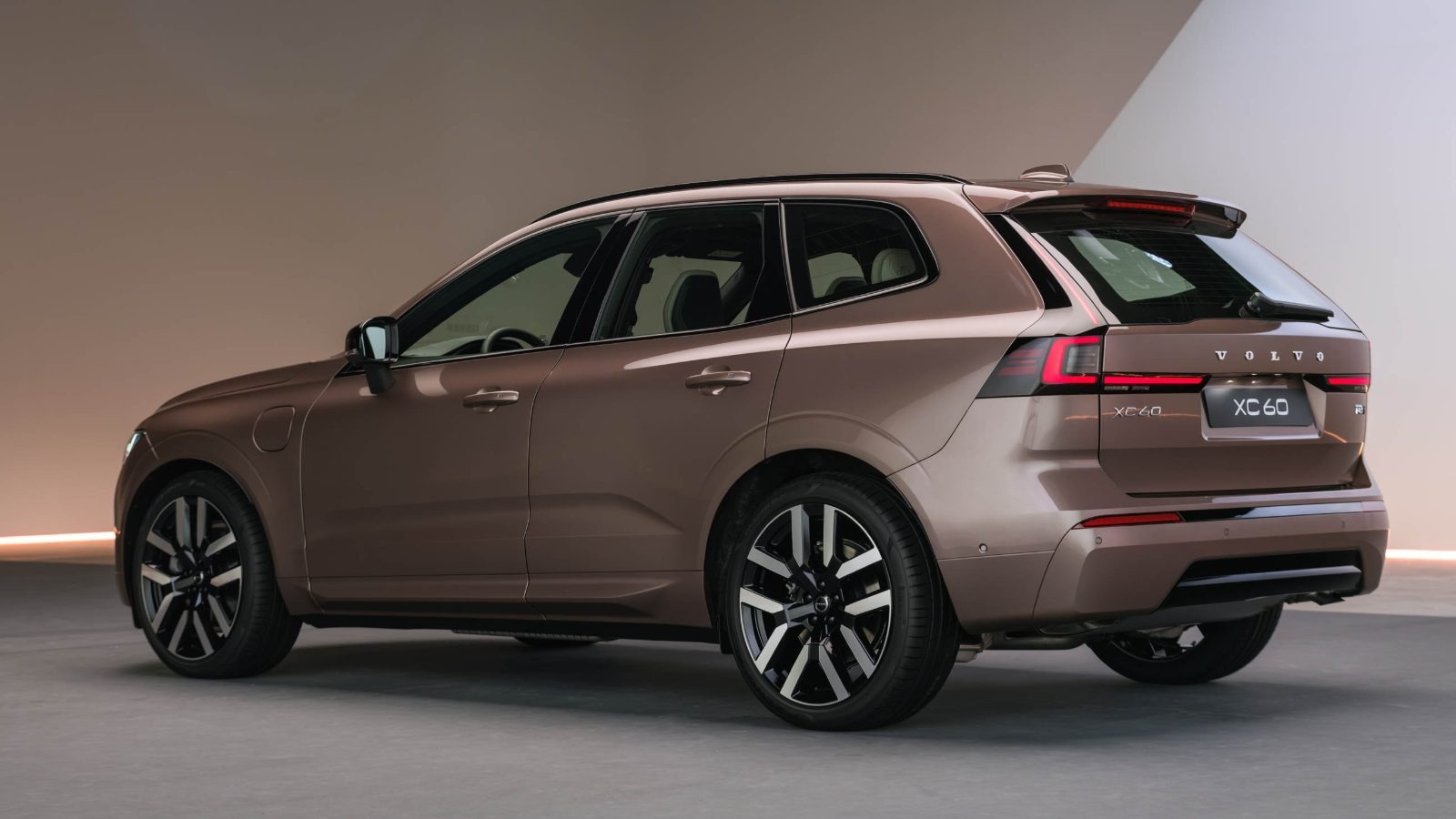 “수입 럭셔리 전멸했다” BMW·볼보 꺾고 해외 비교  상세 분석 화보